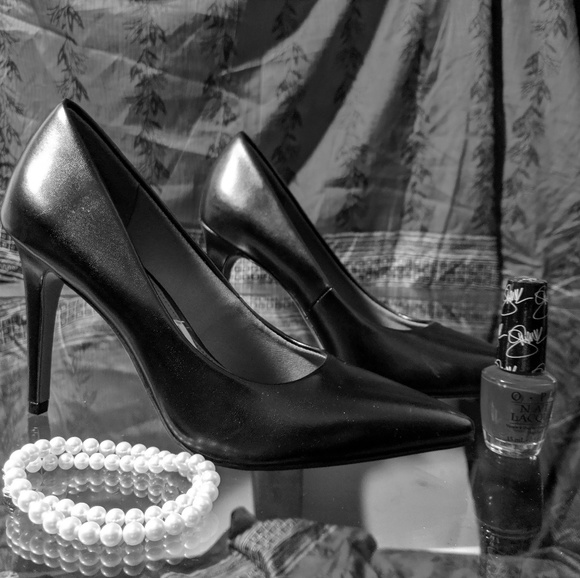 Christian Siriano Shoes - *Closet Clearout!* Classic Black High Heels